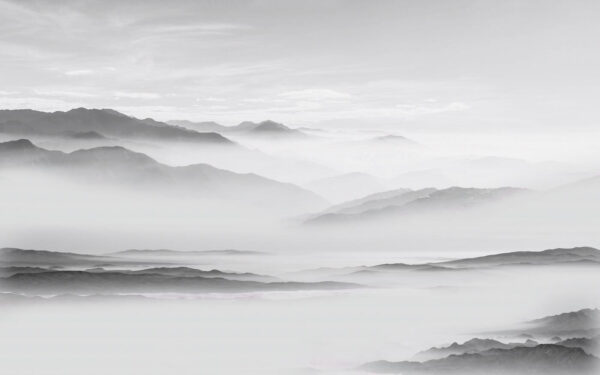 Neblige Landschaft mit Bergen Neblige Landschaft mit Bergen