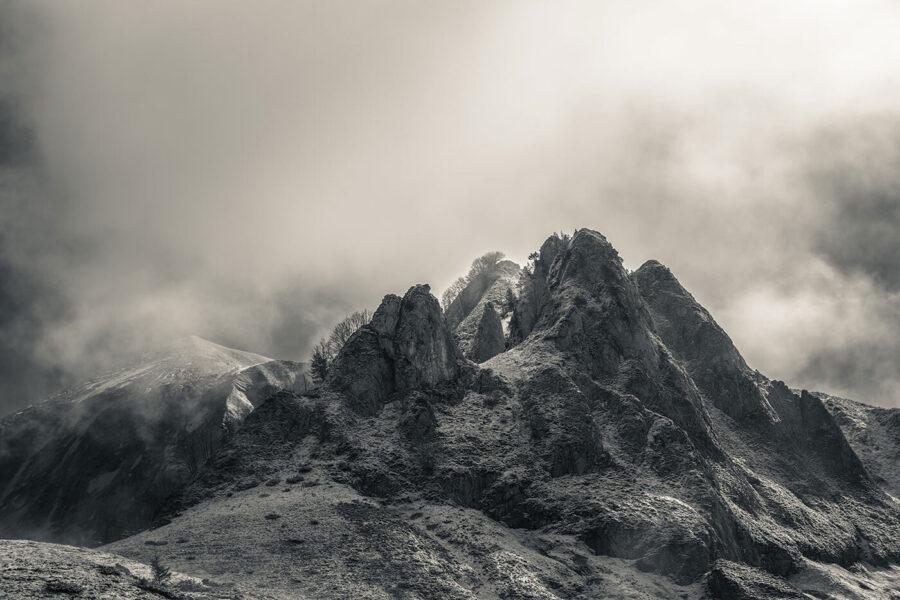 Fototapeten Berg mit Nebel und Wolken – Bild 4
