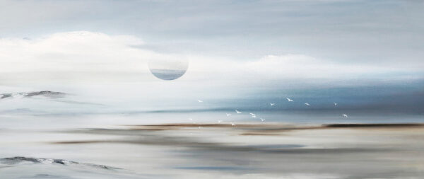 Eine Landschaft mit Vögeln, die über den Horizont fliegen Eine Landschaft mit Vögeln, die über den Horizont fliegen