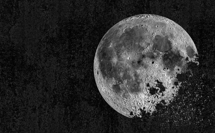 Mysteriöser Mond am dunklen Himmel. Mysteriöser Mond am dunklen Himmel.