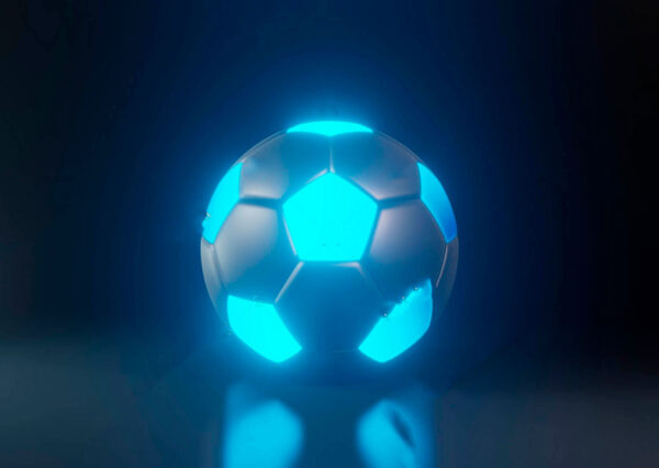 Fußball mit blauen Lichtern Fußball mit blauen Lichtern