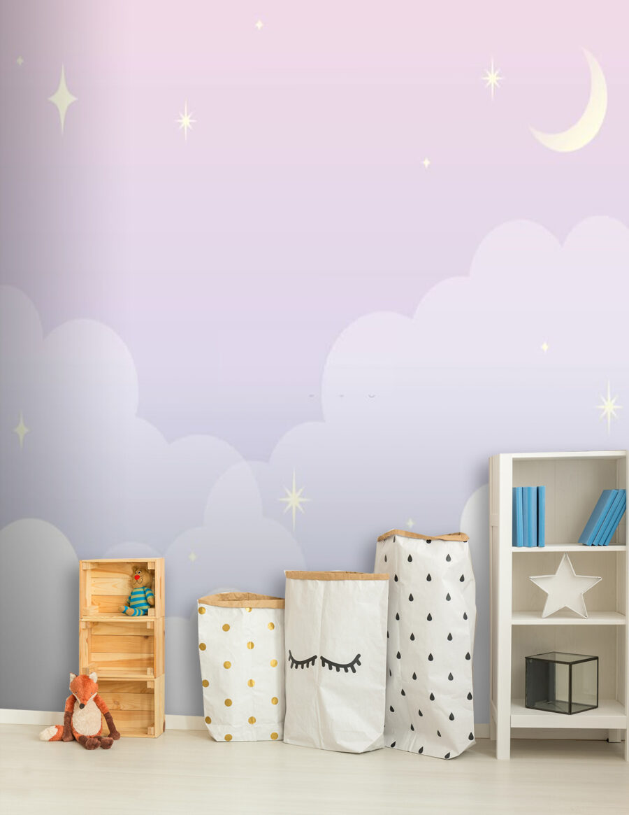 Ein Mond und Wolken am Himmel