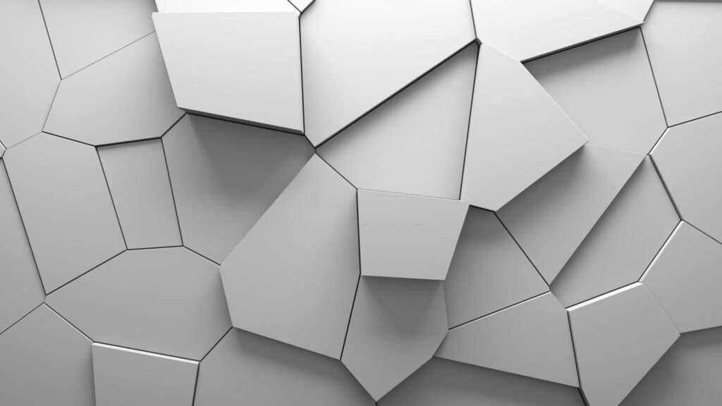 Weiße Wand mit vielen unregelmäßigen Formen Weiße Wand mit vielen unregelmäßigen Formen