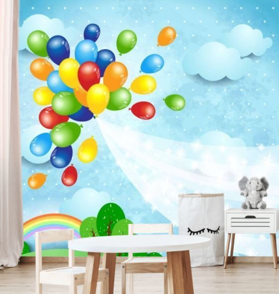 Bunte Luftballons fliegen in den Himmel