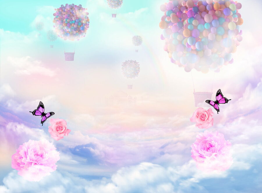 Gruppe von Luftballons und Schmetterlinge in den Himmel