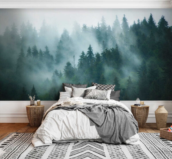 Nebliger Wald mit Bäumen Nebliger Wald mit Bäumen