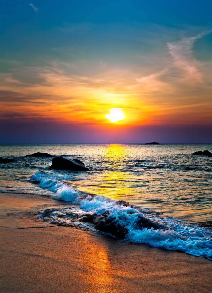 Sonnenuntergang über einem Strand Sonnenuntergang über einem Strand