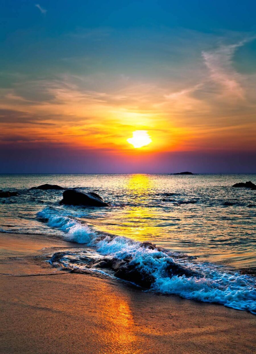Sonnenuntergang über einem Strand Sonnenuntergang über einem Strand