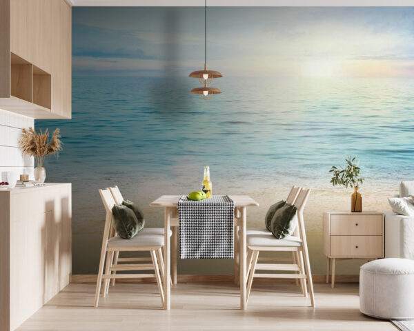 Sandstrand mit blauem Wasser und blauem Himmel Sandstrand mit blauem Wasser und blauem Himmel
