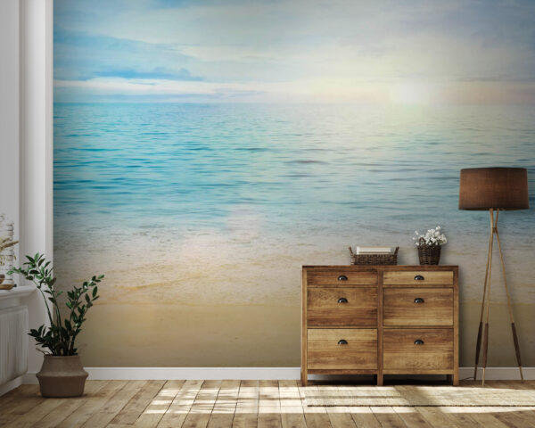 Sandstrand mit blauem Wasser und blauem Himmel Sandstrand mit blauem Wasser und blauem Himmel