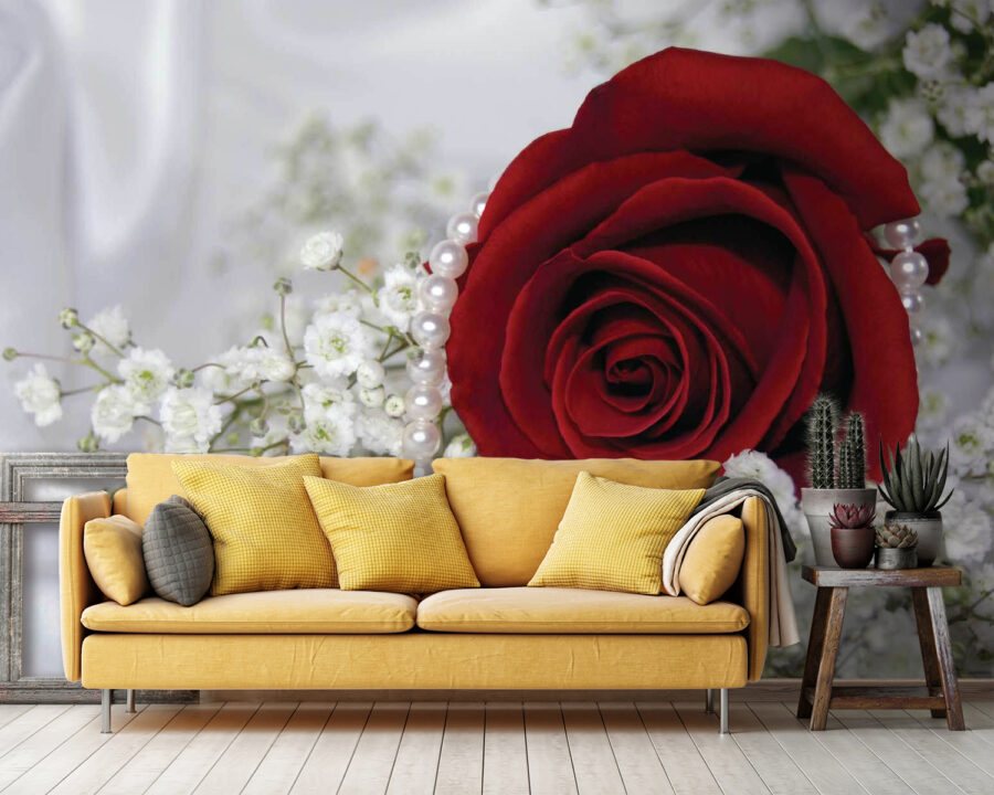 Rote Rose und weiße Blumen