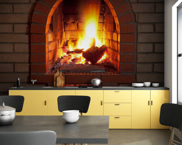 Kamin mit Feuer im Kamin Kamin mit Feuer im Kamin
