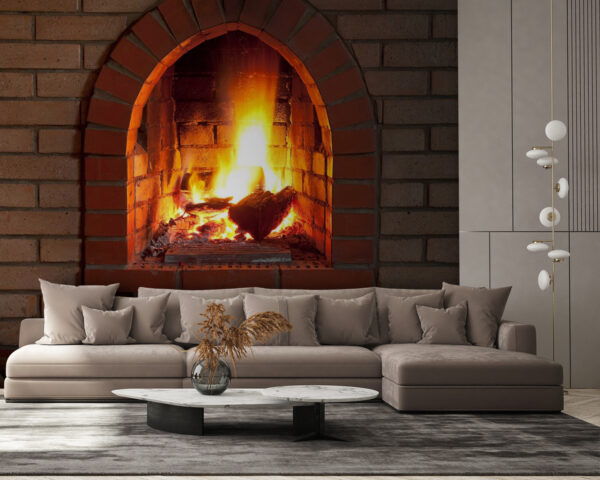 Kamin mit Feuer im Kamin Kamin mit Feuer im Kamin