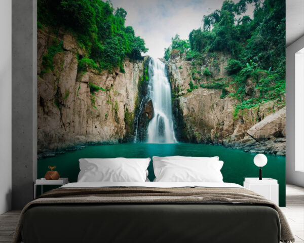 Wasserfall in einem felsigen Gebiet Wasserfall in einem felsigen Gebiet