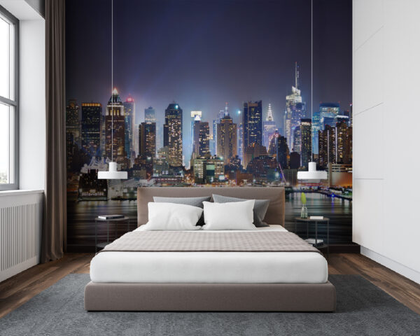 Skyline der Stadt bei Nacht mit sich auf dem Wasser spiegelnden Lichtern Skyline der Stadt bei Nacht mit sich auf dem Wasser spiegelnden Lichtern