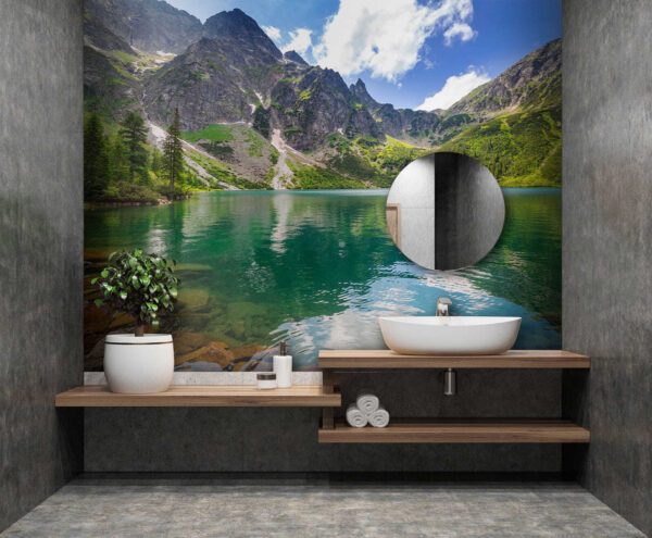 Von Bergen umgebener See Von Bergen umgebener See