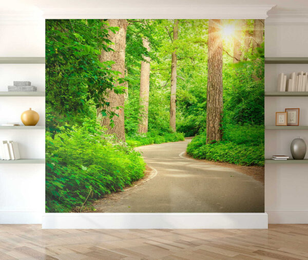 Straße durch einen Wald Straße durch einen Wald