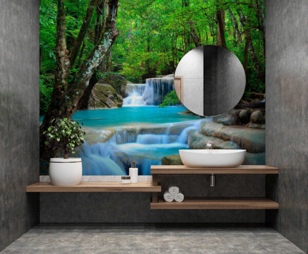 Wasserfall in einem Wald Wasserfall in einem Wald