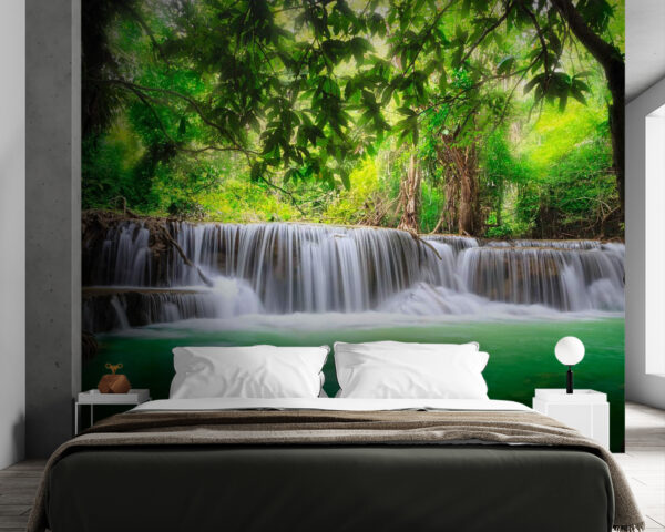 Wasserfall in einem Wald Wasserfall in einem Wald