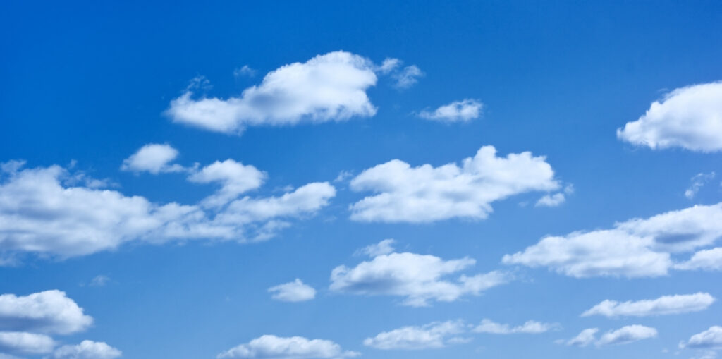 Blauer Himmel mit Wolken Blauer Himmel mit Wolken