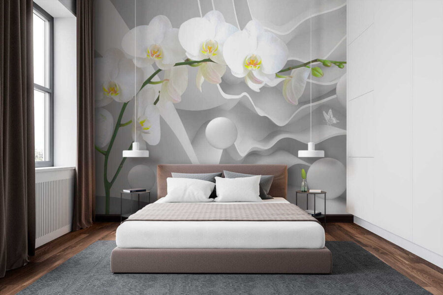 Weiße Orchideen und weiße Kugeln Weiße Orchideen und weiße Kugeln