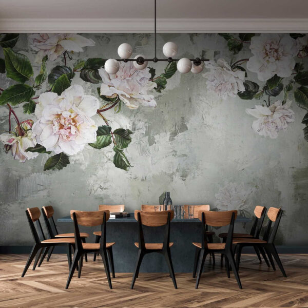 Gemälde mit Blumen an einer Wand Gemälde mit Blumen an einer Wand