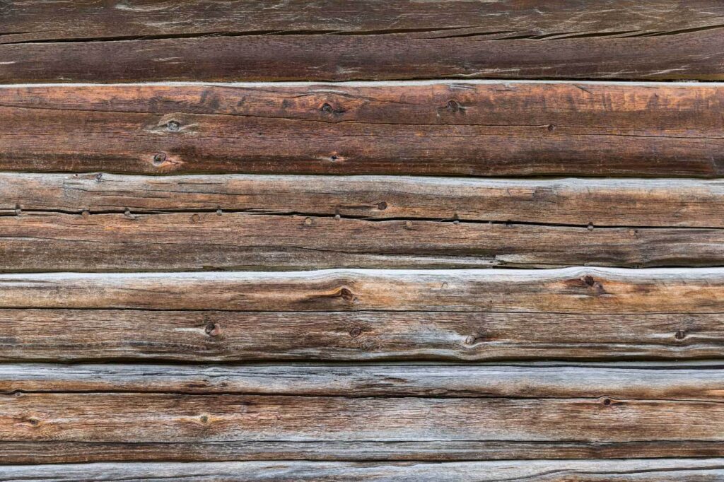 Strukturierte Holzmuster sorgen für rustikalen Charme. Strukturierte Holzmuster sorgen für rustikalen Charme.
