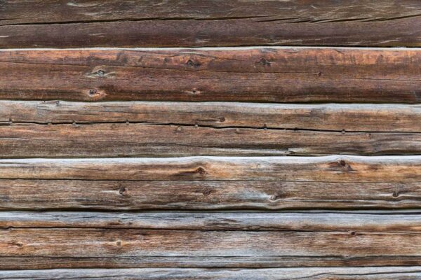 Strukturierte Holzmuster sorgen für rustikalen Charme. Strukturierte Holzmuster sorgen für rustikalen Charme.