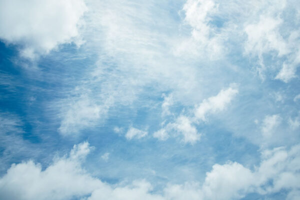 Blauer Himmel mit Wolken Blauer Himmel mit Wolken