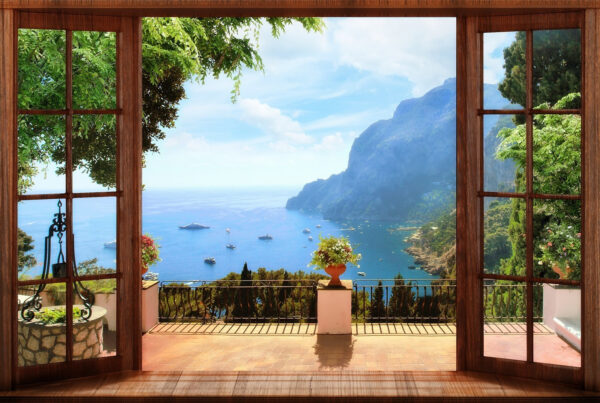 Blick auf das Meer von einem Balkon aus Blick auf das Meer von einem Balkon aus