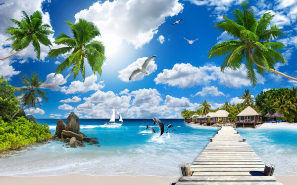 Holzsteg mit Palmen und einem Strand mit Booten und Delfinen Holzsteg mit Palmen und einem Strand mit Booten und Delfinen