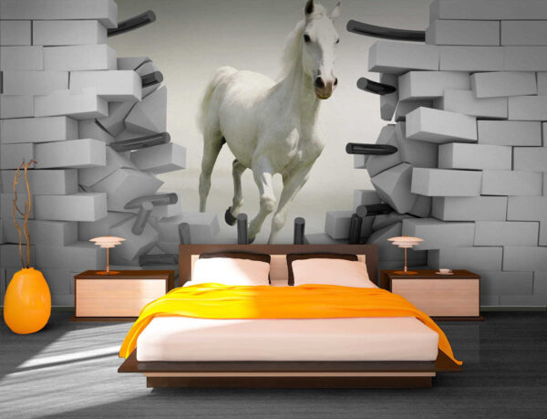 Pferd läuft durch eine Wand Pferd läuft durch eine Wand