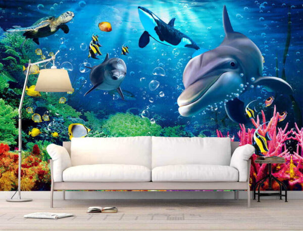 Eine Gruppe von Fischen schwimmt im Wasser Eine Gruppe von Fischen schwimmt im Wasser