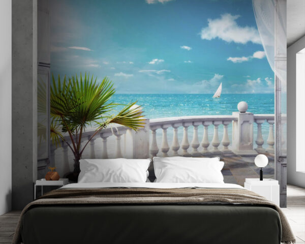 Balkon mit einer Palme und einem Segelboot im Wasser Balkon mit einer Palme und einem Segelboot im Wasser