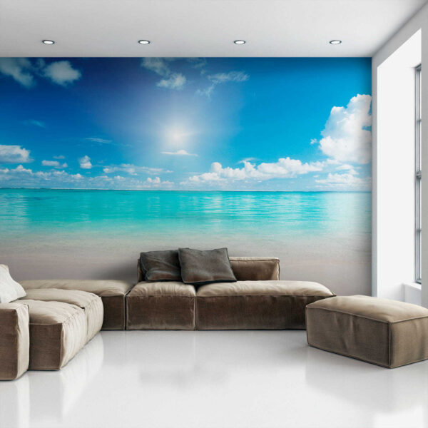 Blauer Himmel mit Wolken und ein Sandstrand Blauer Himmel mit Wolken und ein Sandstrand