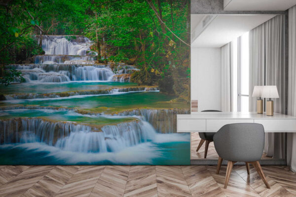 Wasserfall in einem Wald Wasserfall in einem Wald