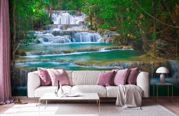 Wasserfall in einem Wald Wasserfall in einem Wald