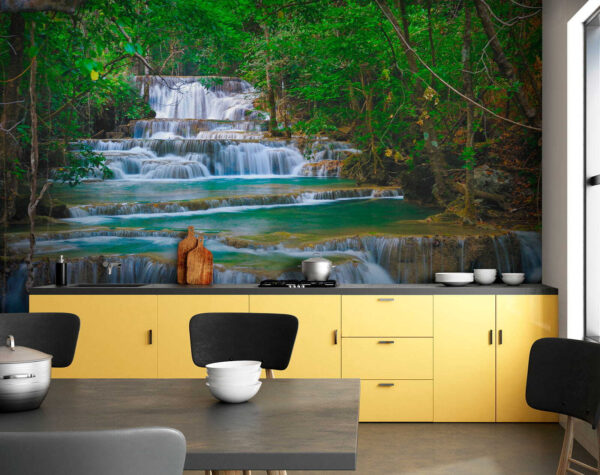 Wasserfall in einem Wald Wasserfall in einem Wald