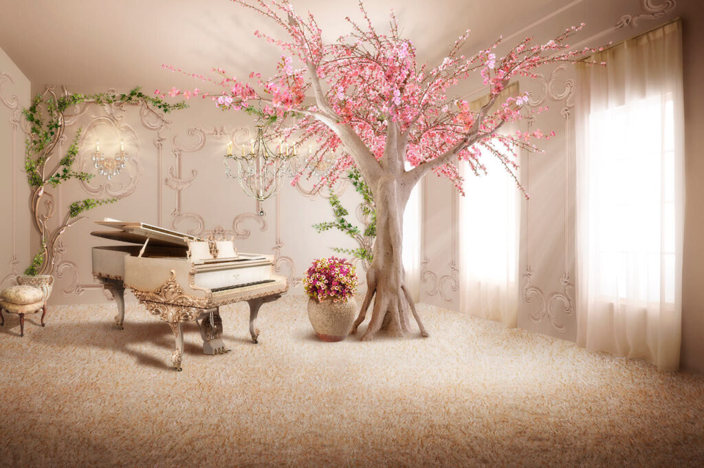 Baum mit rosa Blumen in einem Zimmer Baum mit rosa Blumen in einem Zimmer