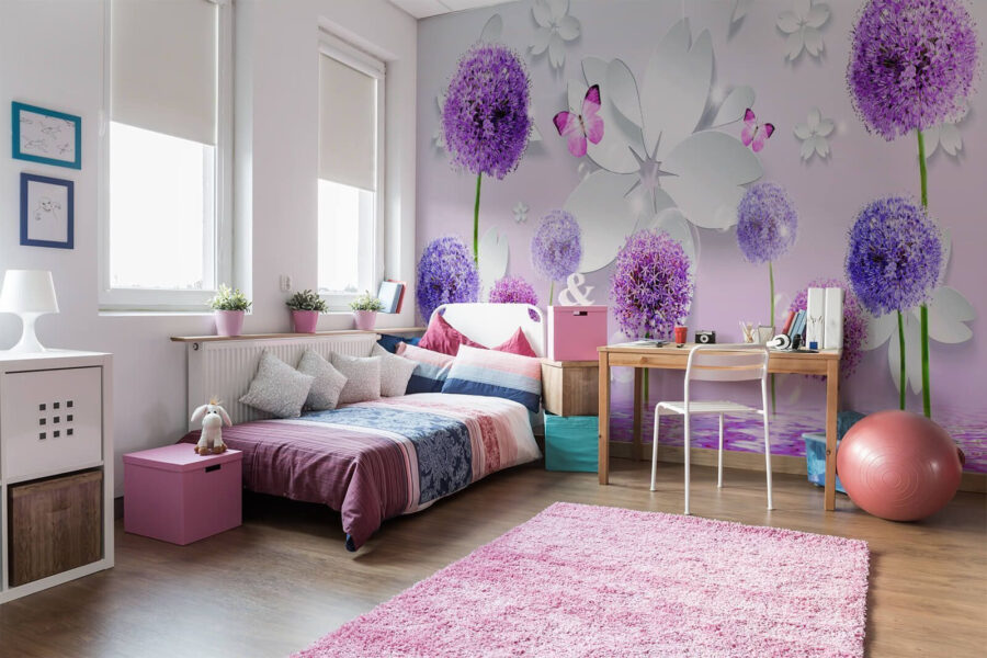 Lila Blumen und Schmetterlinge Lila Blumen und Schmetterlinge