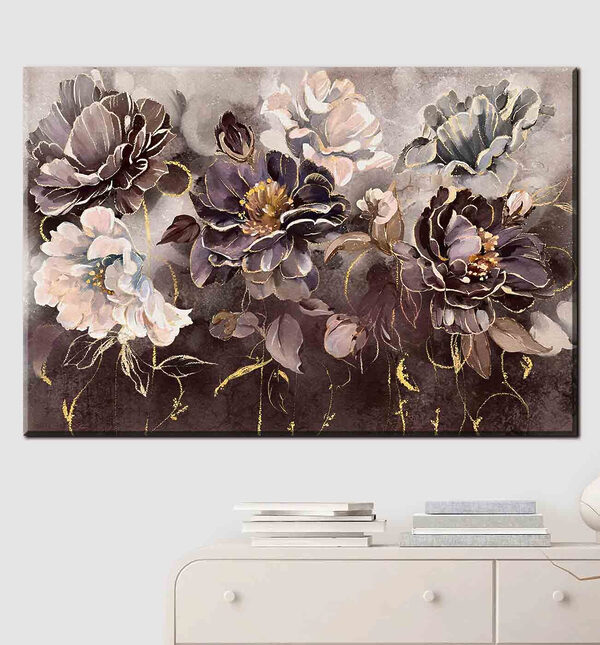 Ein Gemälde mit Blumen an der Wand Ein Gemälde mit Blumen an der Wand