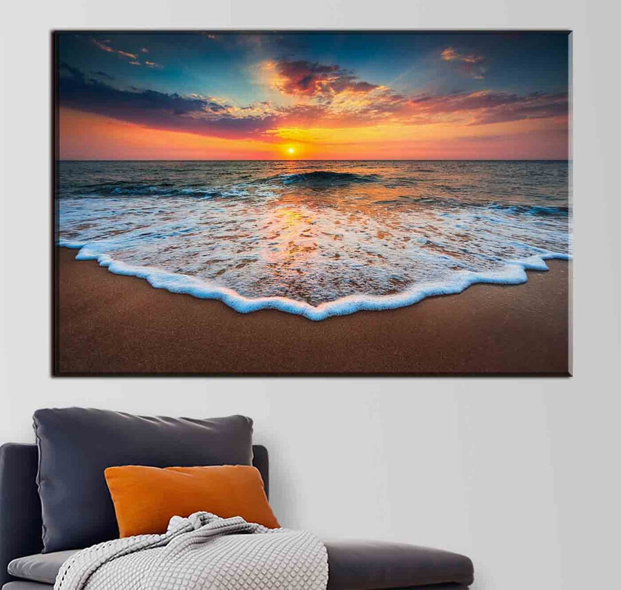 Ein Sonnenuntergang über einem Strand Ein Sonnenuntergang über einem Strand