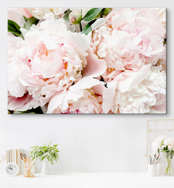 Eine Gruppe von rosa Blumen Eine Gruppe von rosa Blumen