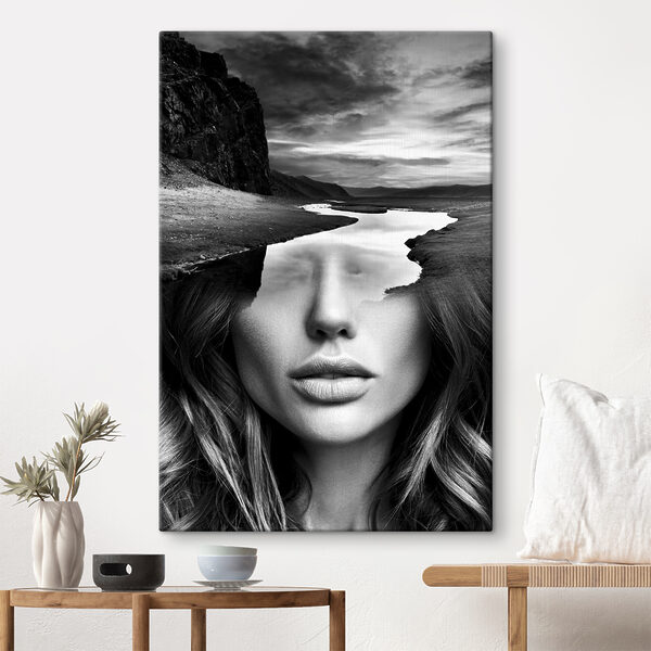 Das Gesicht einer Frau mit einem Fluss und Bergen Das Gesicht einer Frau mit einem Fluss und Bergen