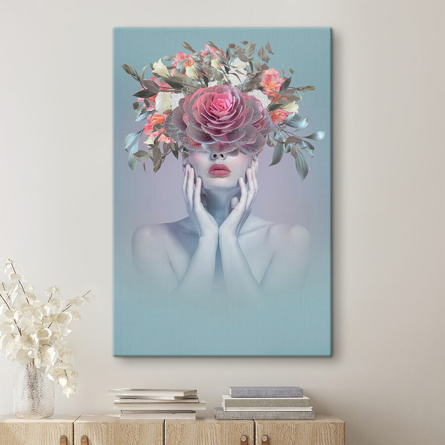 Eine Frau mit Blumen auf dem Kopf Eine Frau mit Blumen auf dem Kopf
