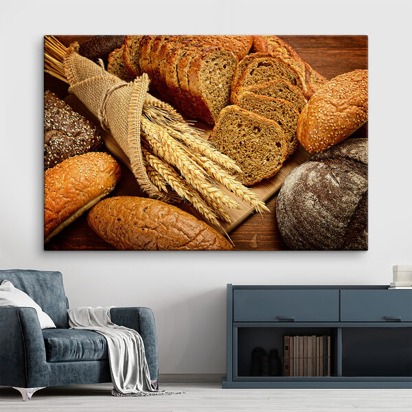 Eine Gruppe von Brot auf einem Schneidebrett Eine Gruppe von Brot auf einem Schneidebrett