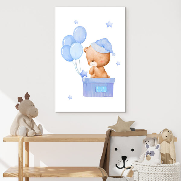 Ein Teddybär in einer Schachtel mit Luftballons Ein Teddybär in einer Schachtel mit Luftballons