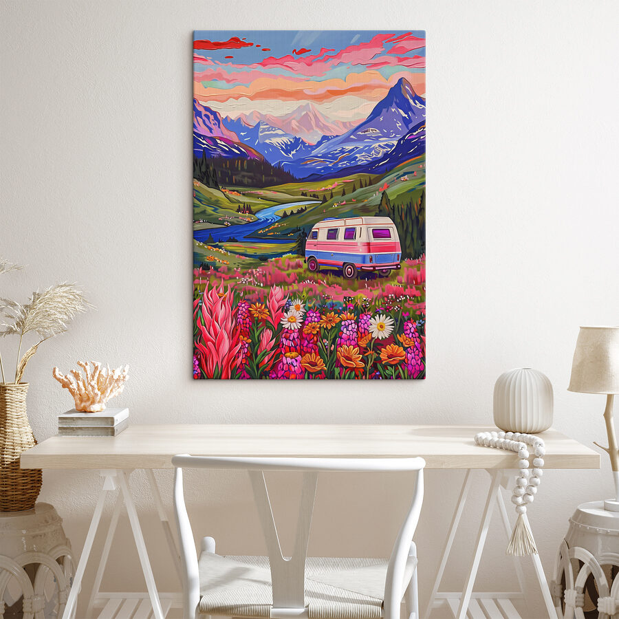 Ein Lieferwagen fährt durch ein Tal mit Blumen und Bergen