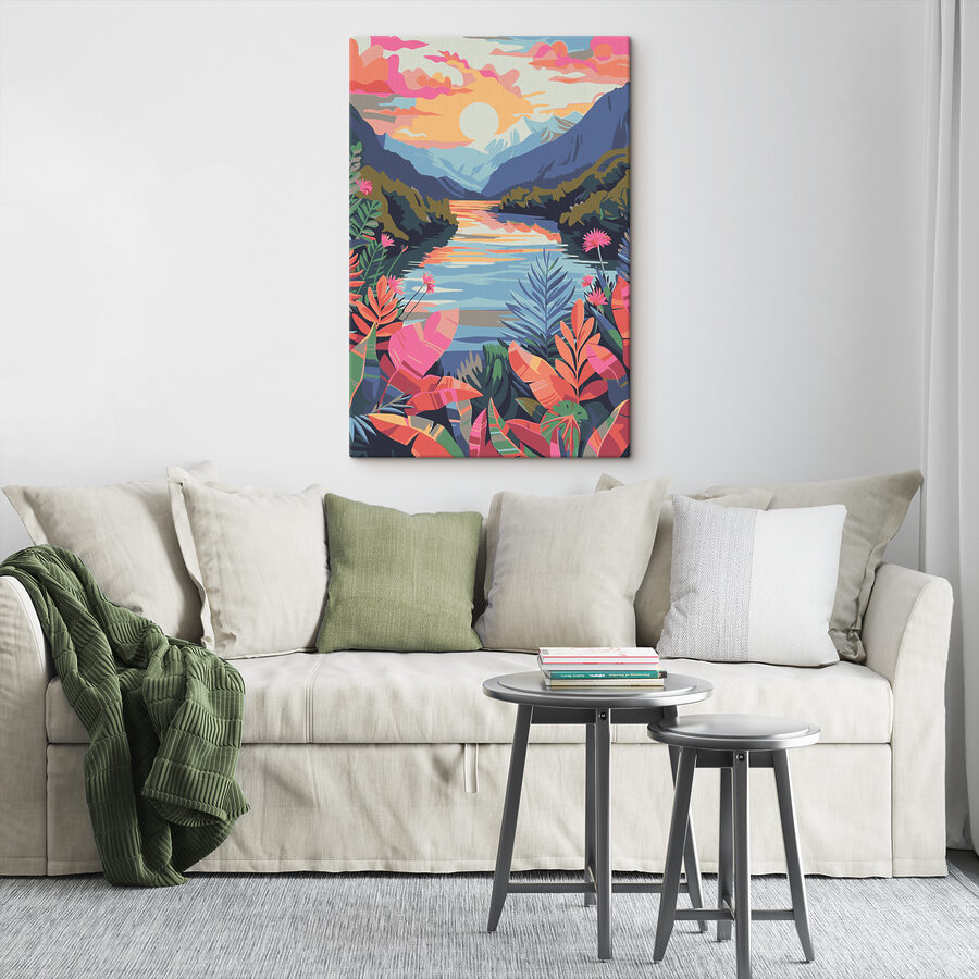 Ein Fluss mit Blumen und Bergen im Hintergrund