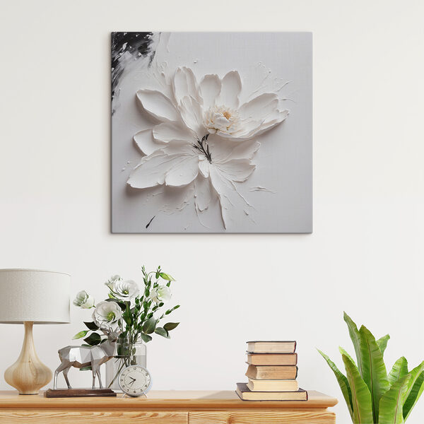 Eine weiße Blume mit schwarzer Farbe Eine weiße Blume mit schwarzer Farbe
